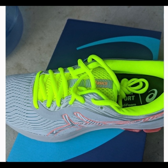 NWT Women's Asics Gel Pulse 11 LS - Picture 6 of 8